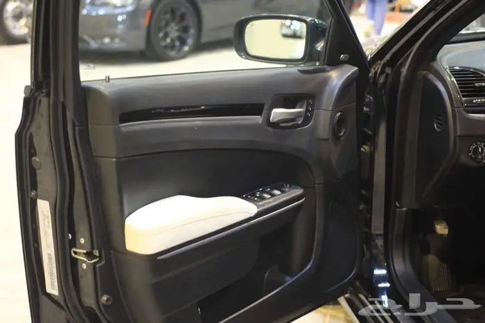 كرايزلر موديل 2020 S اسود 6