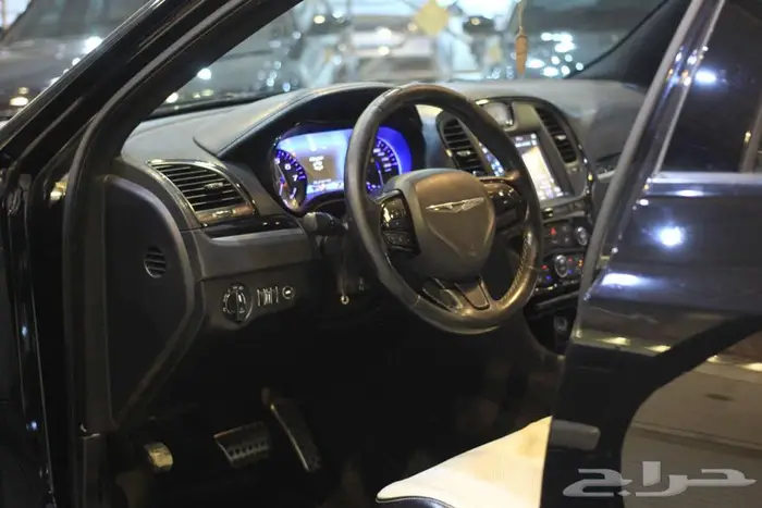 كرايزلر موديل 2020 S اسود 7