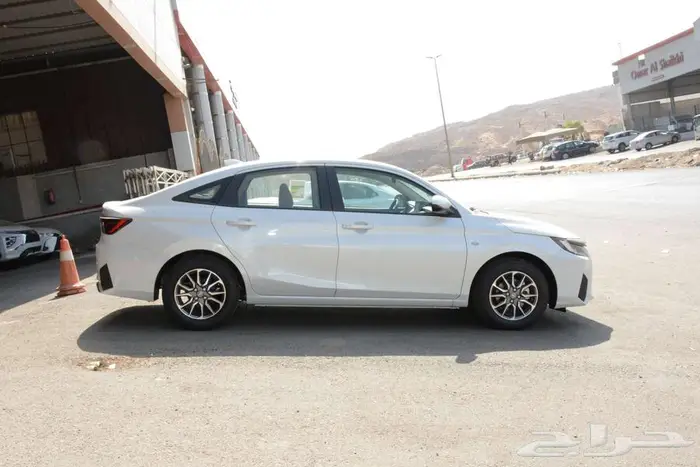 تويوتا يارس 2026 ستاندر Y 1.3 بالنقد والتقسيط 2