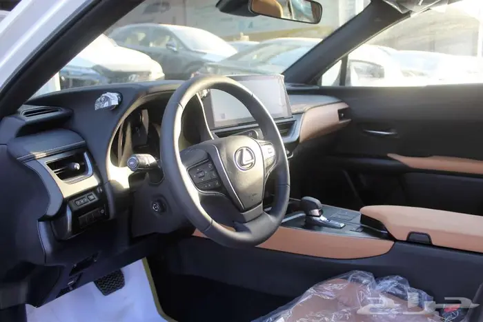لكزس - UX 300 - CH - فل كامل - هايبرد - خليجي - 2025 15