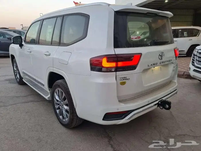 تويوتا لاندكروزر GXR4 بنزين 2025 - كاش و أقساط 18