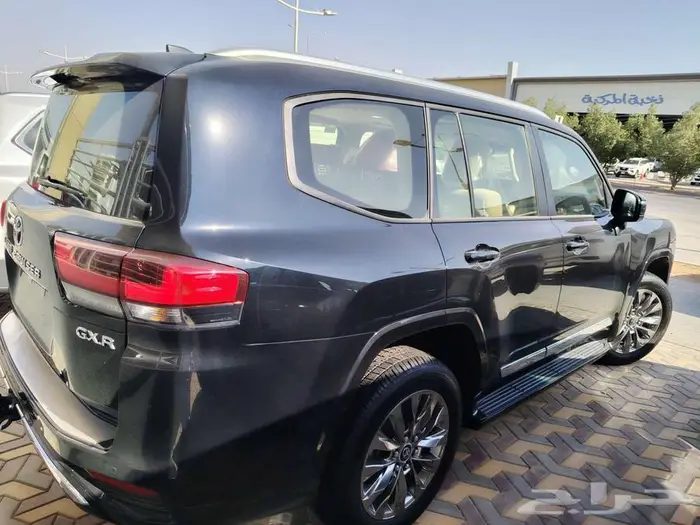 لاند كروزر GXR L3 الموديل 2024 4