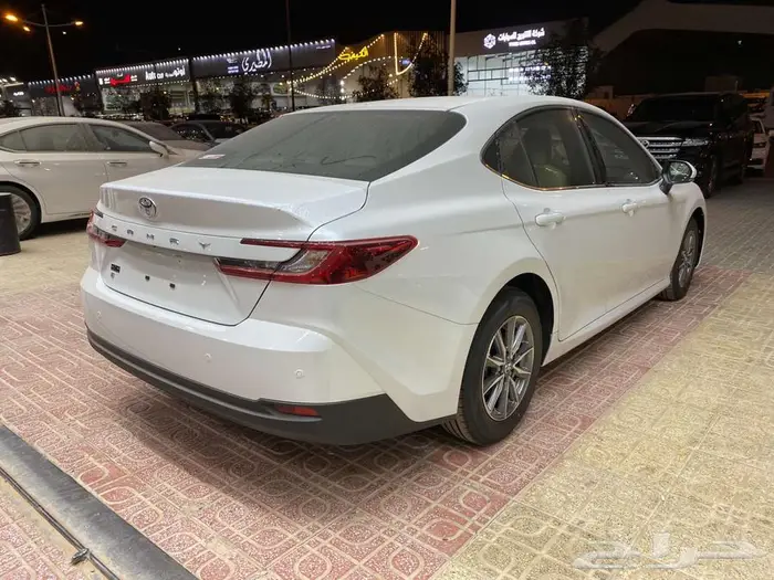 تويوتا كامرى E موديل 2025 سعودى 6