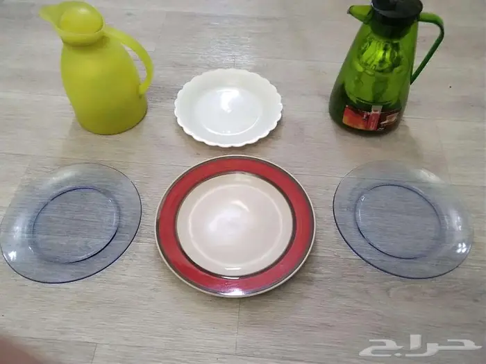 للبيع حلة ضغط وعدد 2 دلة للقهوة والشاهي وعدد 4 صحون 0