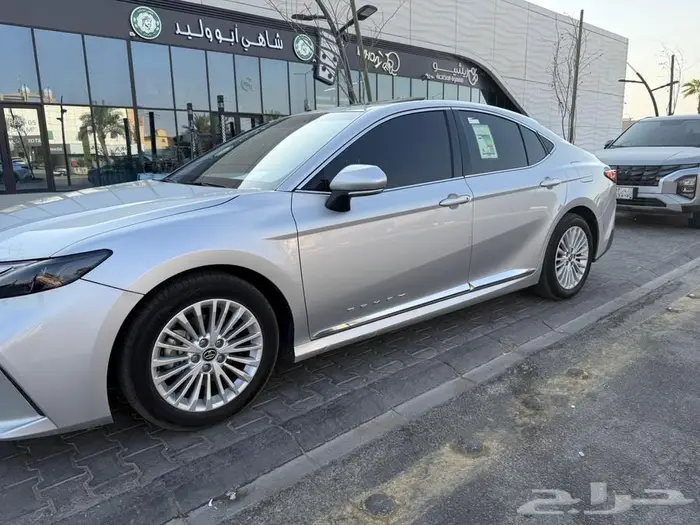 للبيع تويوتا كامري 2025 2