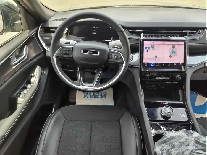 جيب قراند شروكي 2023 محرك 3.6 التيتيود ضمان الوكيل 8