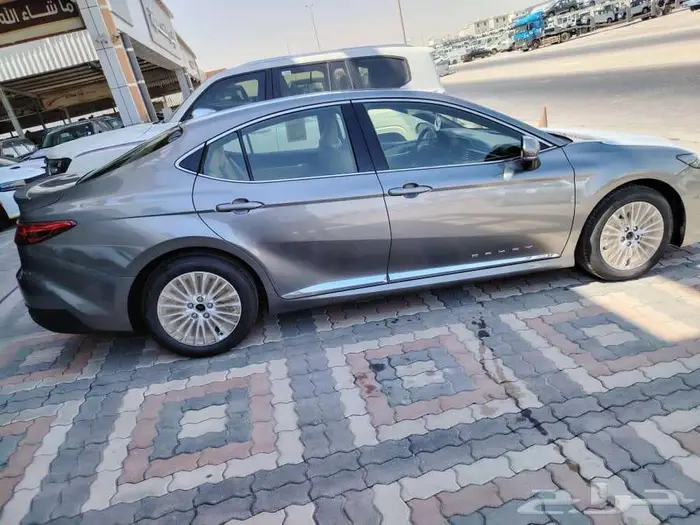 تويوتا كامرى LE بنزين 2025 ضمان سعودى 2