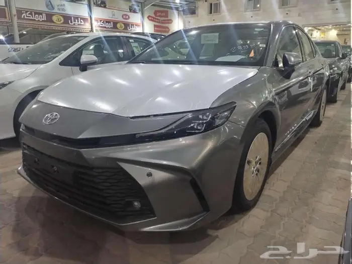 تويوتا كامرى LE بنزين 2025 ضمان سعودى 1