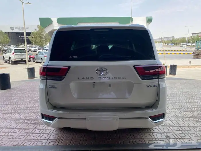 تويوتا لاندكروزر VX 2024 ابيض مستعمله 7