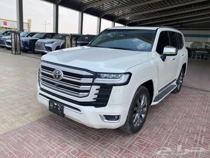 تويوتا لاندكروزر VX 2024 ابيض مستعمله 1