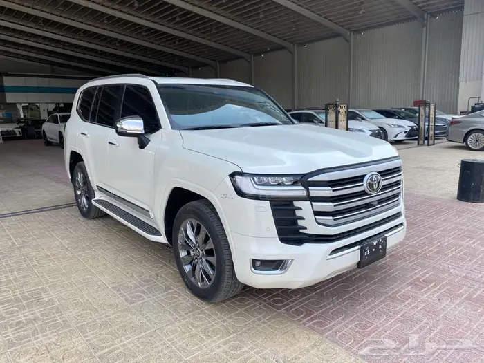 تويوتا لاندكروزر VX 2024 ابيض مستعمله 2