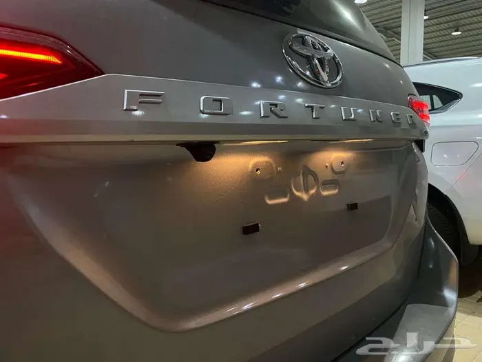 تويوتا فورتشنر GX2 بنزين 4X2 اصفااار 2024 6