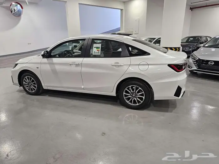 تويوتا يارس استاندر Y 2026 7