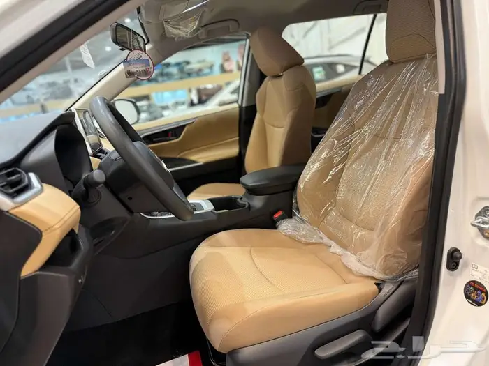 بقسط يبدأ من 1590 ريال احصل على تويوتا راف فور LE دبل 2025 11