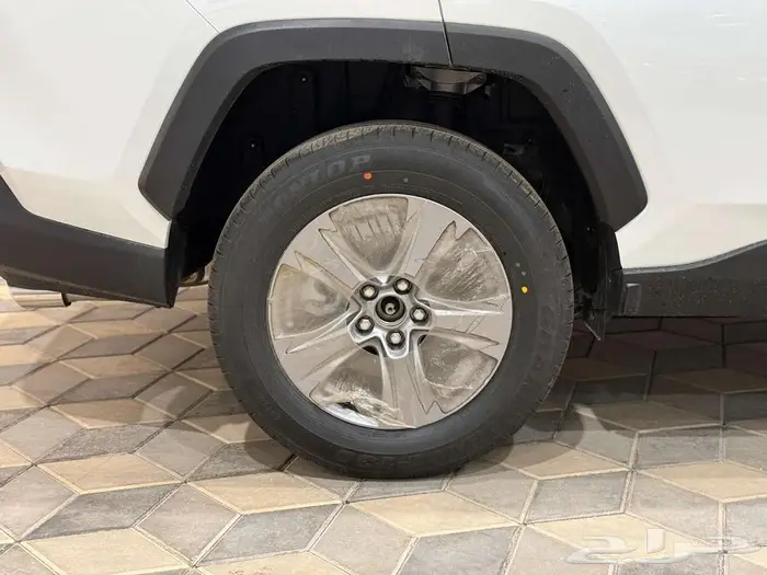 بقسط يبدأ من 1590 ريال احصل على تويوتا راف فور LE دبل 2025 12