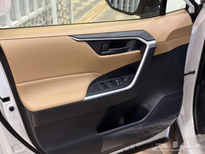 بقسط يبدأ من 1590 ريال احصل على تويوتا راف فور LE دبل 2025 7