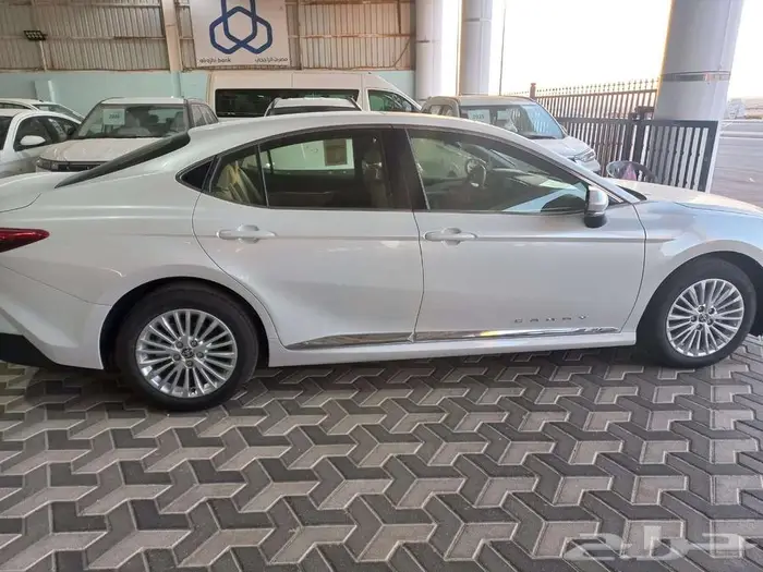 تويوتا كامري E 2025 4