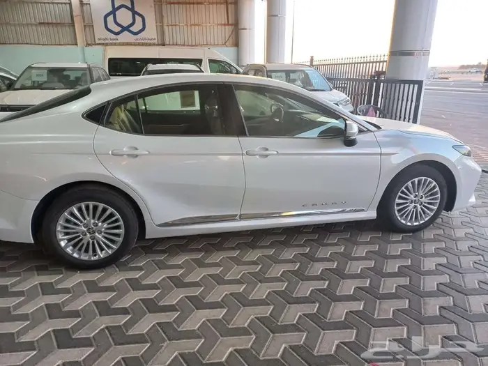 تويوتا كامري E 2025 5