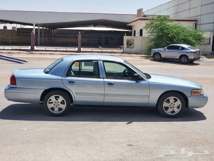 فورد كروان فكتوريا 2011 1