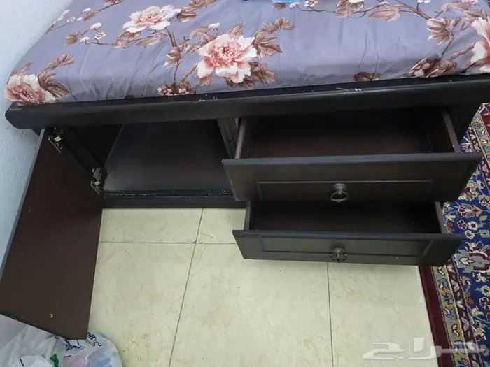 سريرنفرونص خشب صلب نظيف مع مرتبة جديدة 1