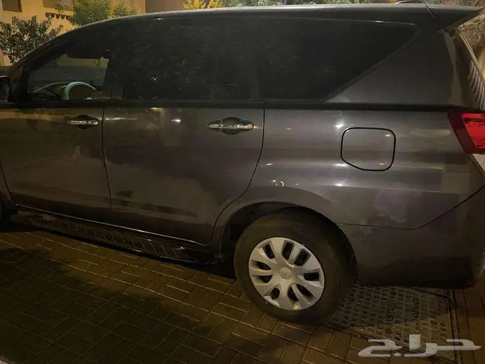 سيارة تويوتا إنوفا 2019 فضي بحالة ممتازة للبيع وعلى الشرط 1