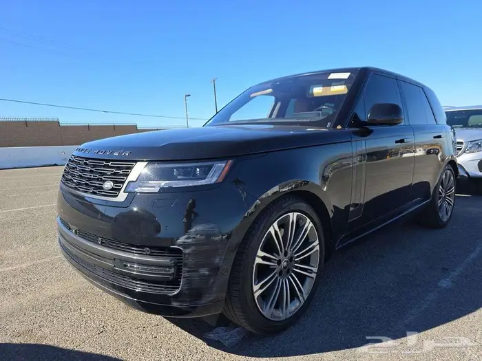 2023 Land Rover Range Rover SE 0