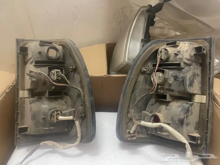 للبيع انوار وسطيات جيب 2005 وانوار زينه 2006 وديكورات أبواب 18