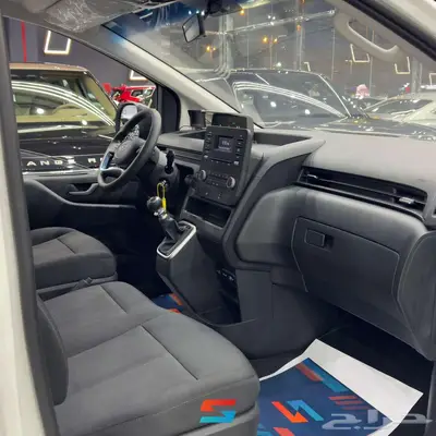 هيونداي ستاريا فان 6 مقاعد بضاعة موديل 2023 index