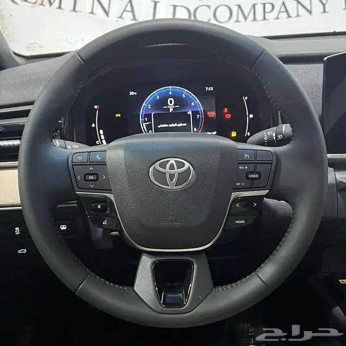 تويوتا كامري LE بنزين جنوط فتحة سقف 2025 8