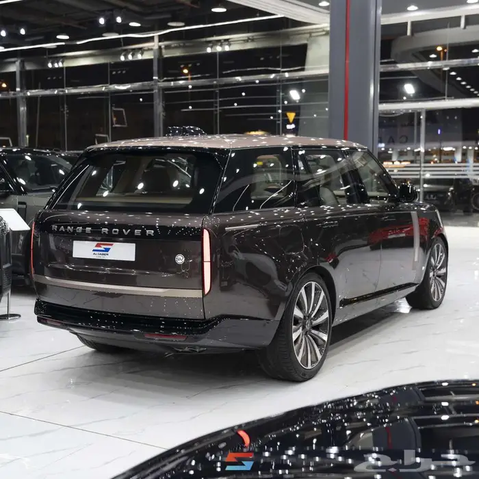 لاند روفر رنج روفر SV لونج موديل 2025 3