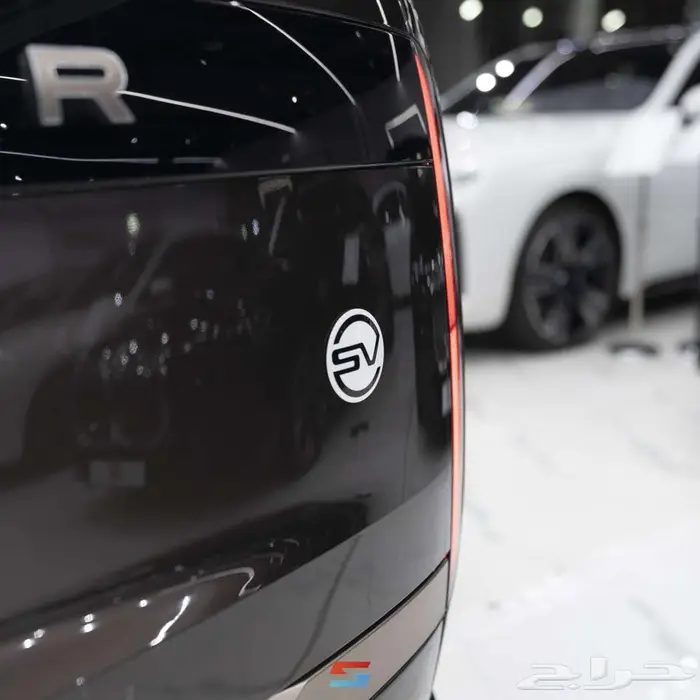 لاند روفر رنج روفر SV لونج موديل 2025 6