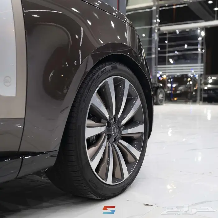 لاند روفر رنج روفر SV لونج موديل 2025 12