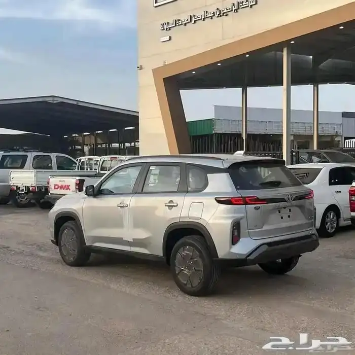 تويوتا اوربان 2025 2