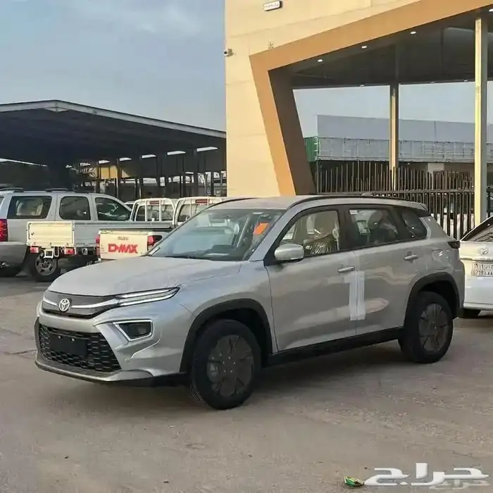 تويوتا اوربان 2025 0