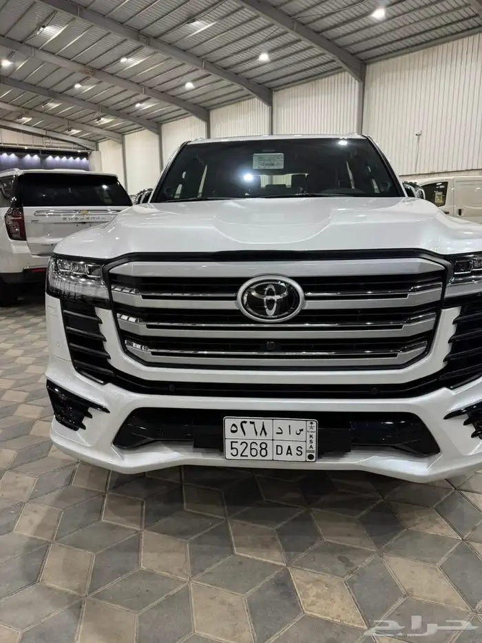 لاندكروزر ( فكسار ) 2025 فل كامل خليجي ماشي 6 الاف 5