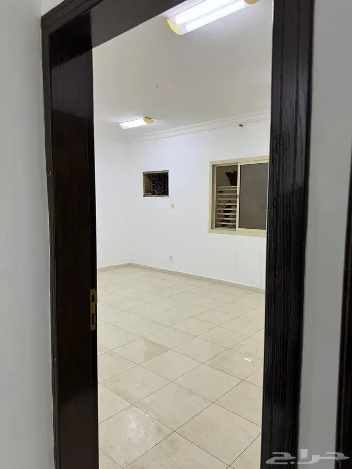 شقة بالجسر دور ثاني ملحق مدخلين 10