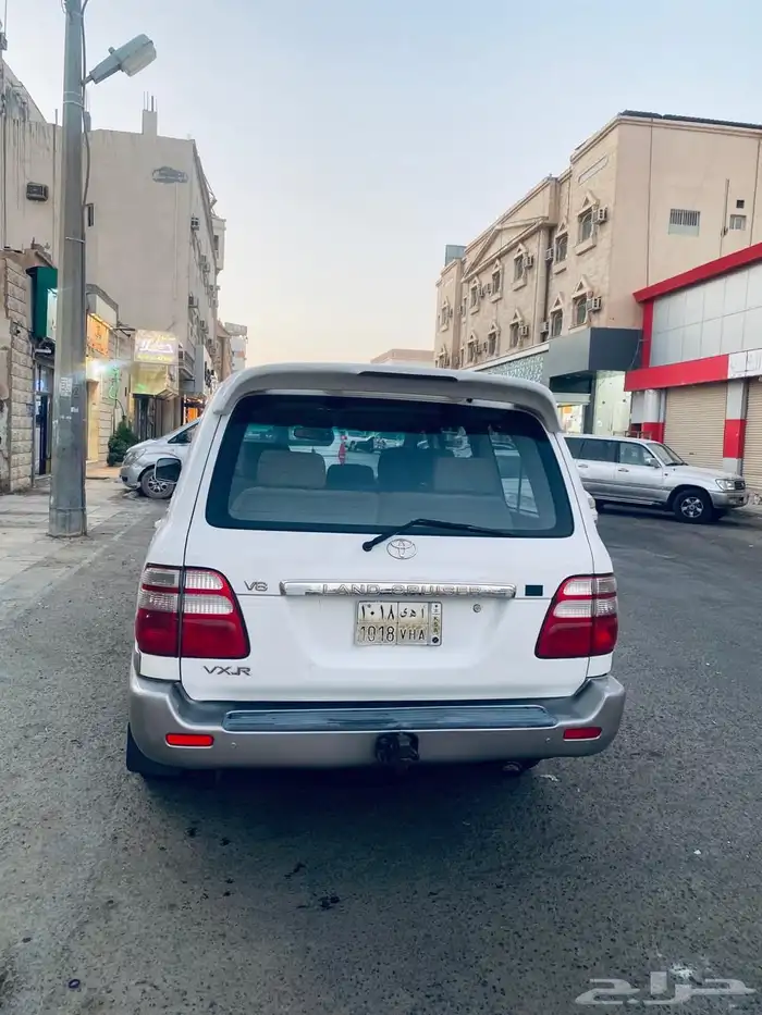 صالون جيب 2003 ثمن 8 سلندر فل كامل 1