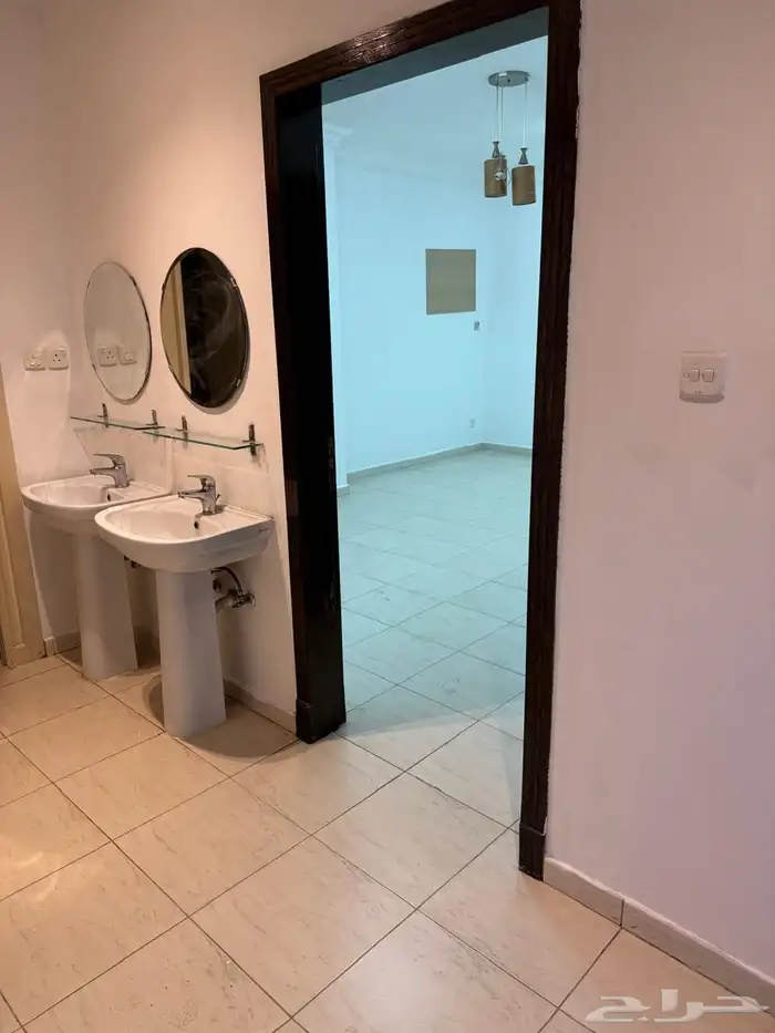 شقة بالجسر دور ثاني ملحق مدخلين 1