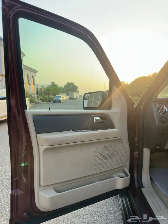 (مباع)فورد اكسبديشن 2013 وكالة 32