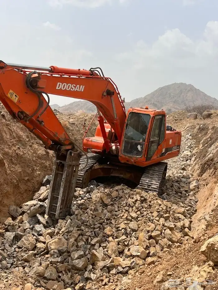 للبيع بوكلين دوسان موديل 2008 حجم 220 بكت بدون دقاق 0