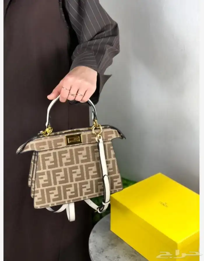 شنط درجه أولى جميع الالوان والماركات مع الملحقات 27