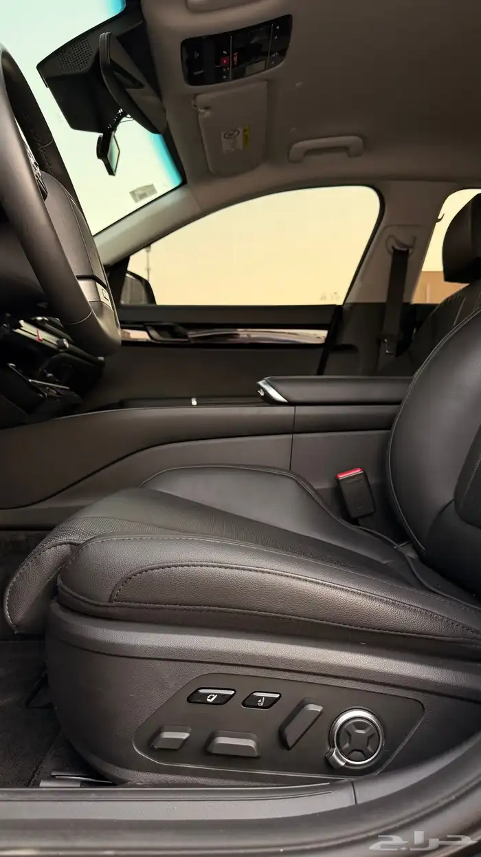 ازيرا 2023 ( بنزين 6V ) فل كامل بحالة الوكالة 10