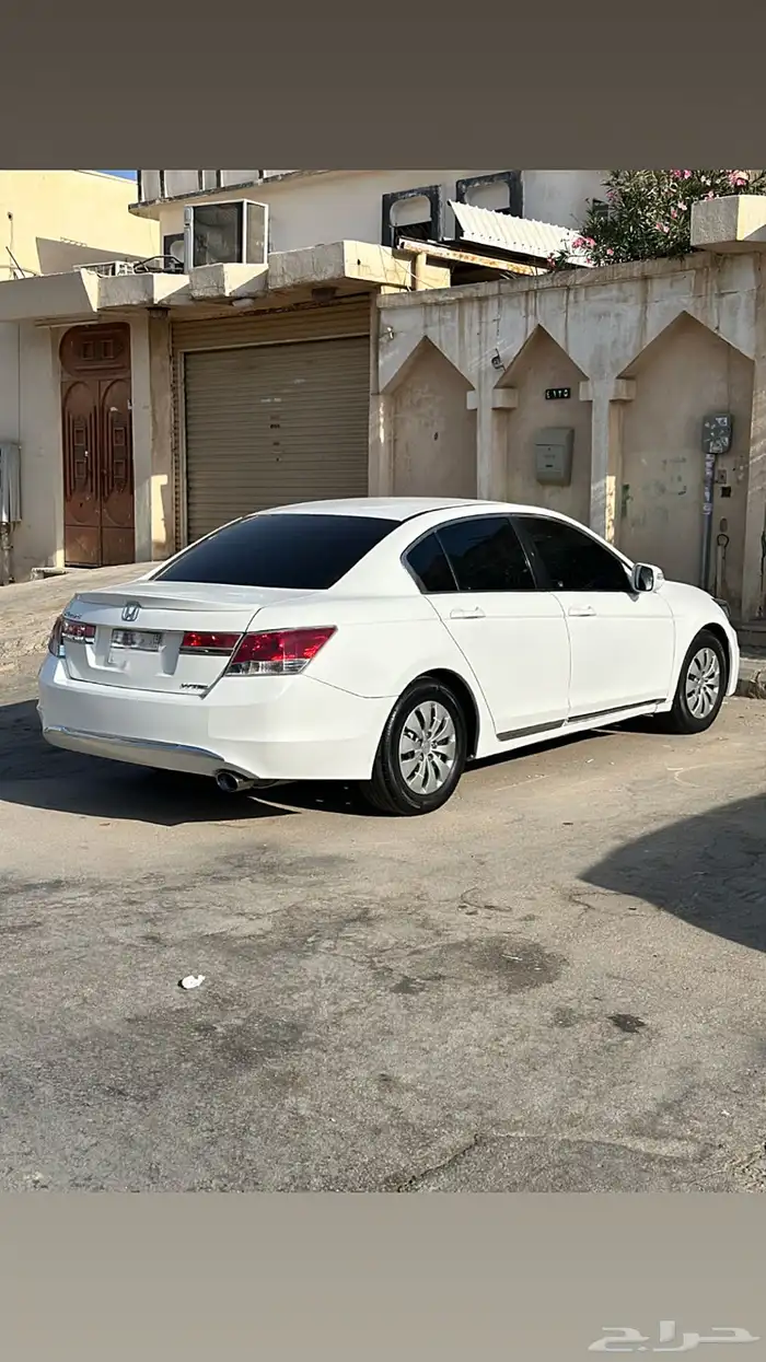 للبيع هوندا اكورد 2012 ستاندر 1
