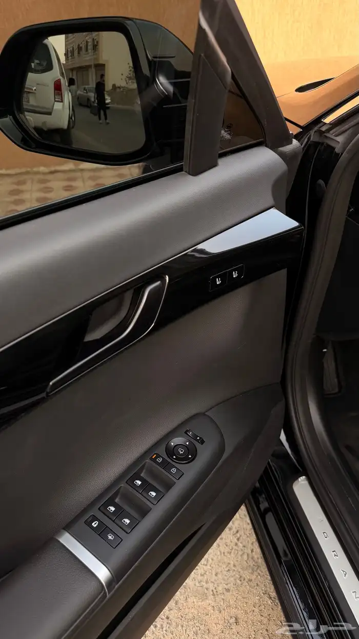 ازيرا 2023 ( بنزين 6V ) فل كامل بحالة الوكالة 9