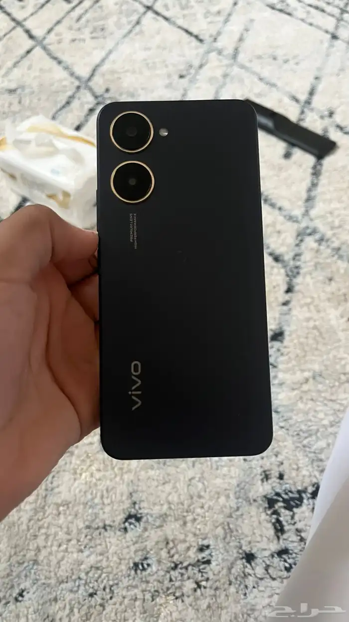 جوال لأملي حاجه فيه 128قيقا على سوم  لامعه شاحن ولا كرتونه 0