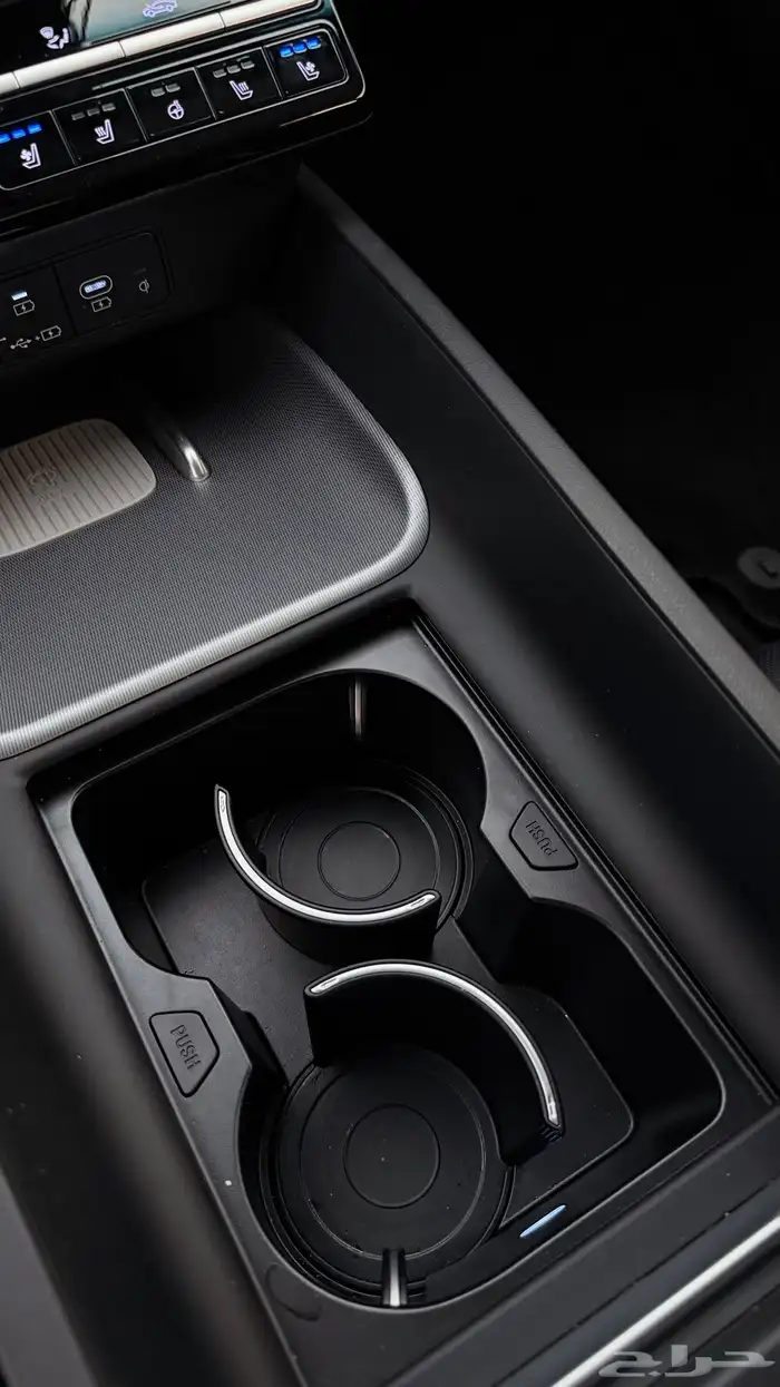 ازيرا 2023 ( بنزين 6V ) فل كامل بحالة الوكالة 21