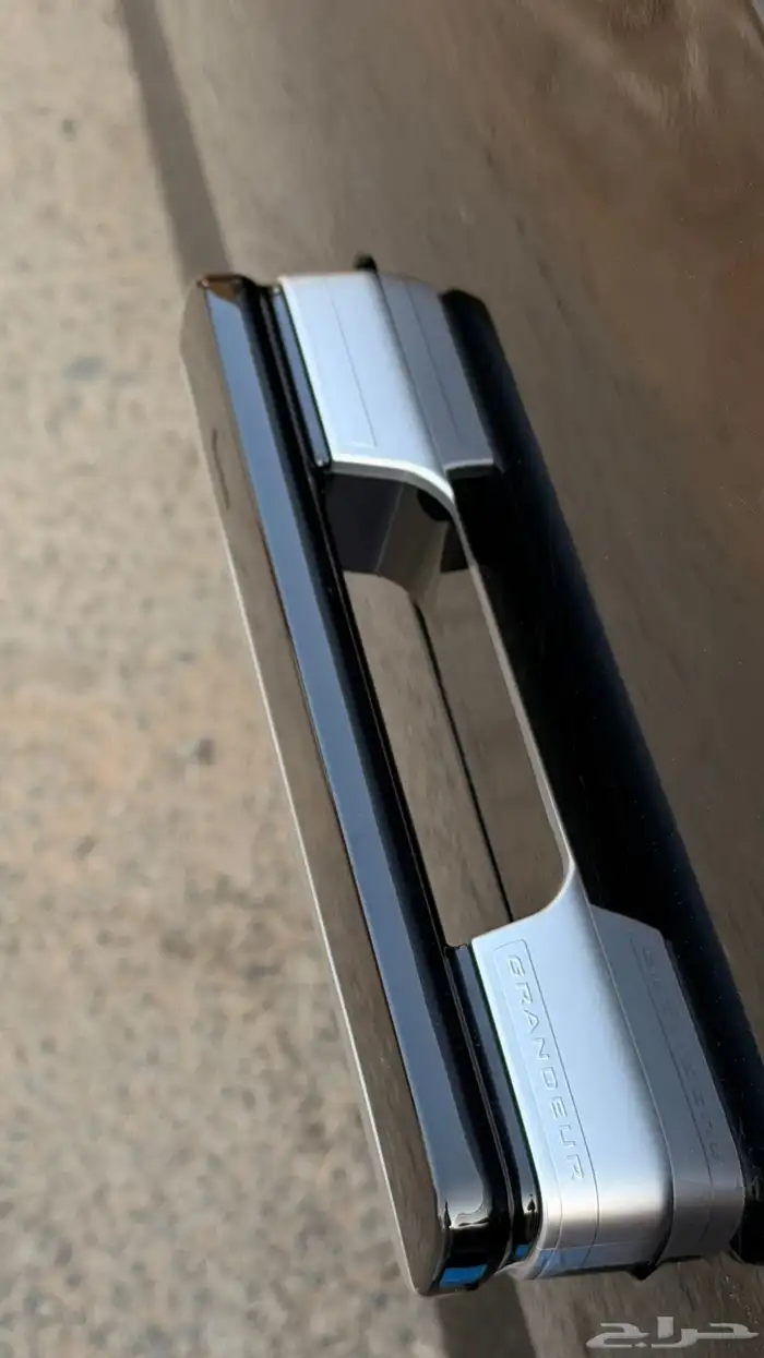 ازيرا 2023 ( بنزين 6V ) فل كامل بحالة الوكالة 6