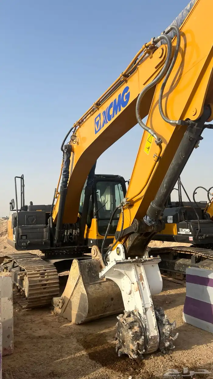 بوكلين بكلين حفار ترنشر ايركات درام للايجار اليومي والشهري 1