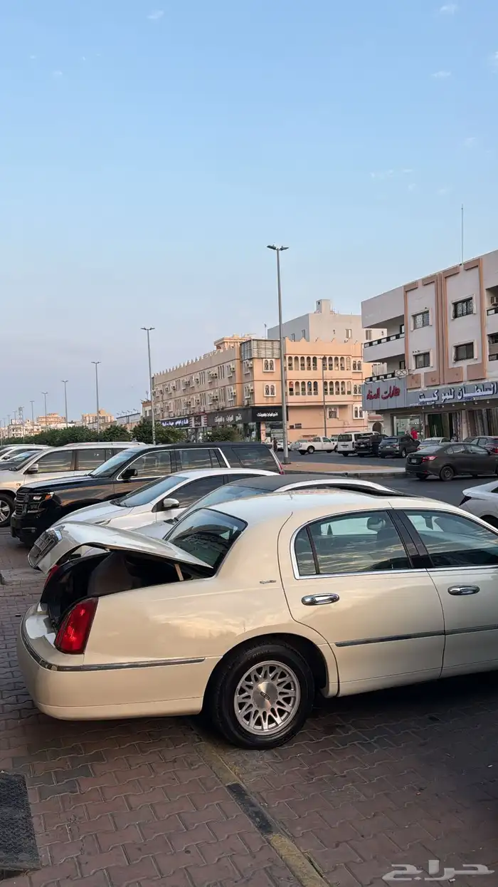 لينكون تاون كار 1999 6