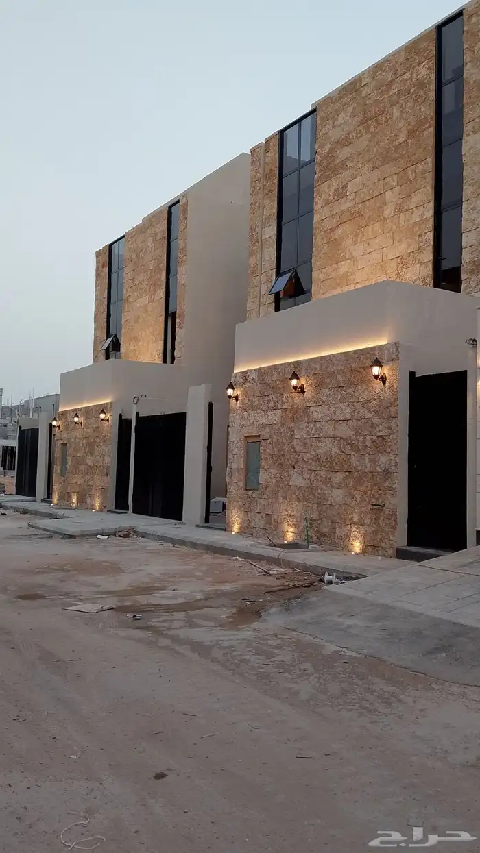 فيلا للبيع مع شقة بالرمال 0